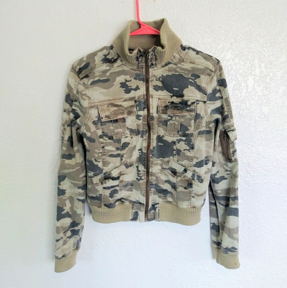 [ NORI medium camouflage bomber jacket ]